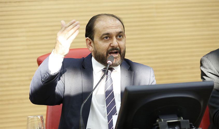 Aprovada pela Assembleia, Lei de Laerte Gomes proíbe cortes de energia sem notificação