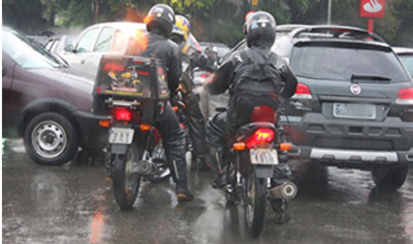 STF afasta restrições impostas por lei municipal ao trabalho de mototáxi