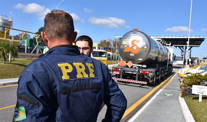 PRF deflagra Operação Finados e restringe tráfego de caminhões