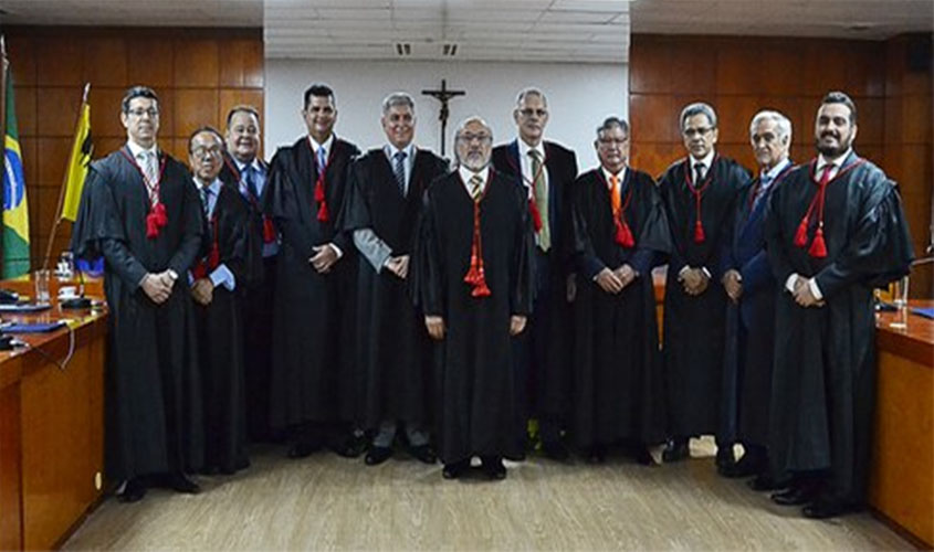 Desembargadores Marcos Alaor Diniz Grangeia e Alexandre Miguel tomam posse como novos dirigentes do TRE-RO