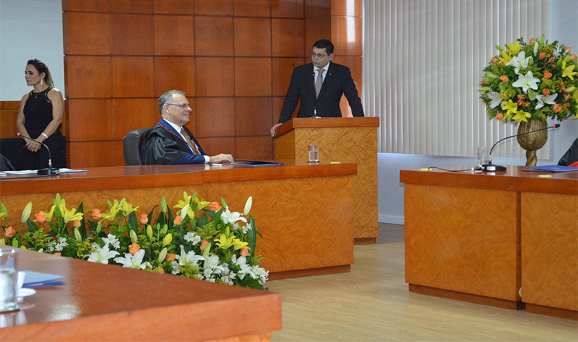 Presidente Elton Assis prestigia posse dos novos dirigentes do TRE-RO