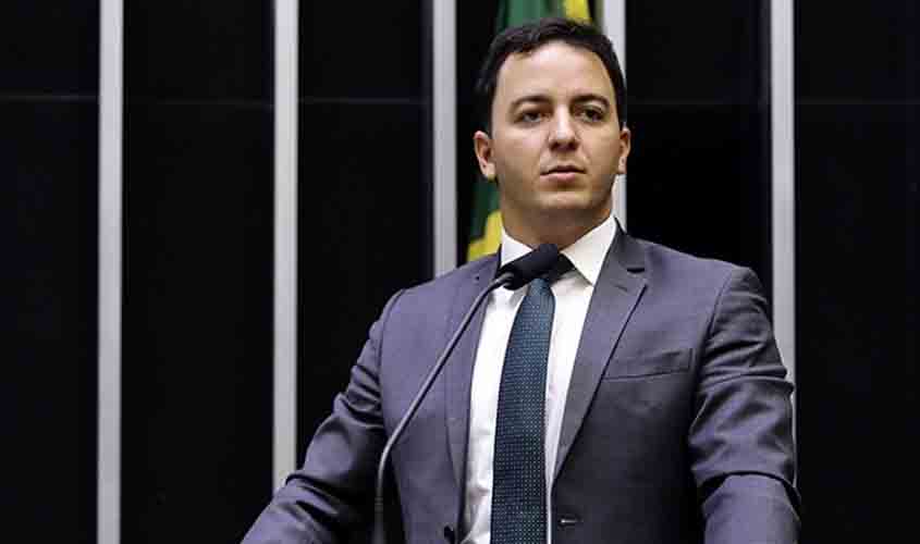 Deputado aciona Justiça e Congresso para derrubar liberação de mais 42 agrotóxicos