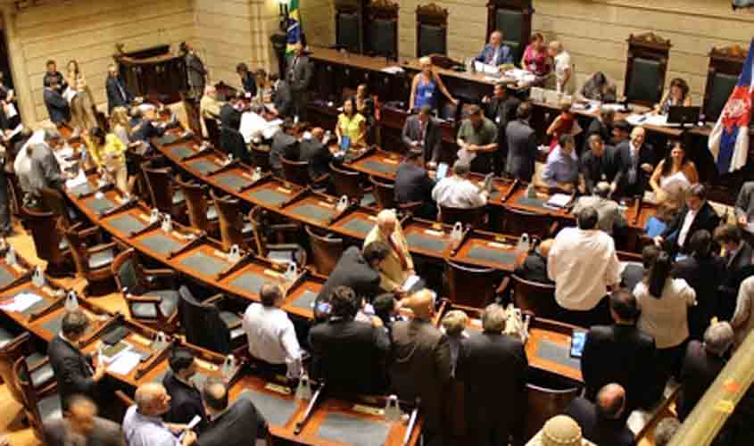 Mulheres seguem ausentes em 17% das Câmaras Municipais do país, mostra levantamento do Instituto Update