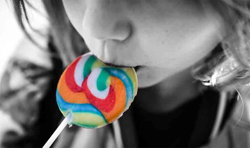 Sabor de morango e efeito de língua colorida são os preferidos das crianças