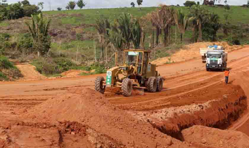 Obras na rodovia 257 que dá acesso ao município de Machadinho d’Oeste estão aceleradas