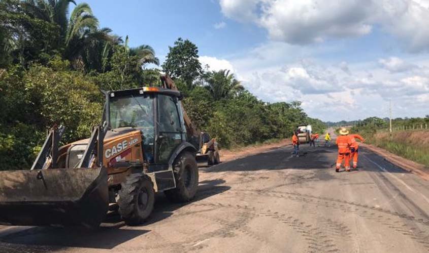 DER realiza manutenção na rodovia-257, entre Ariquemes e o Distrito do 5º BEC