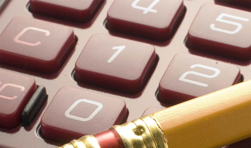 Bancária não comprova insuficiência de recursos e terá de pagar honorários advocatícios