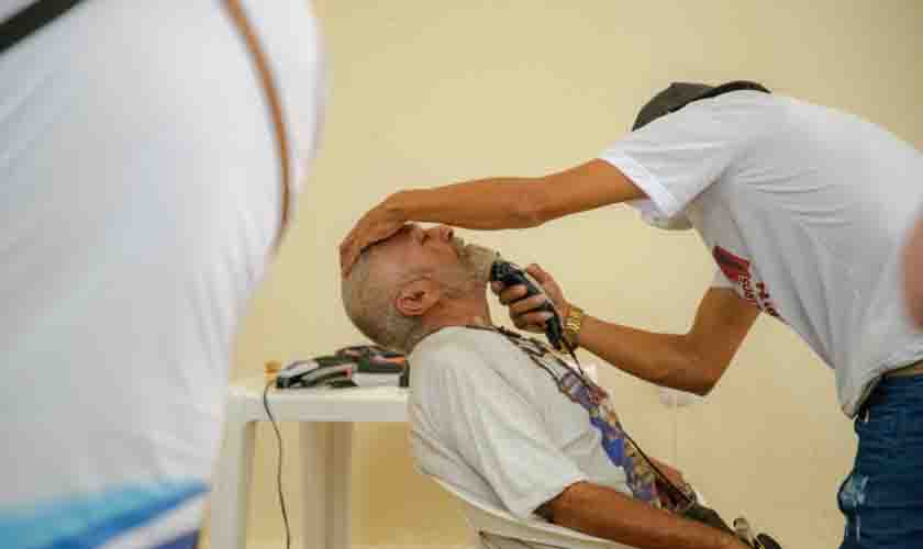 Ação conjunta trabalha autoestima de moradores em situação de rua em Porto Velho