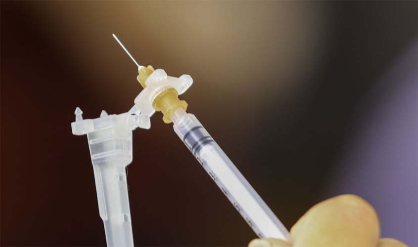 Cobertura vacinal e redução de filas na saúde são desafios do governo