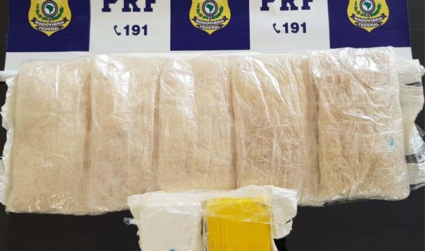 Passageira de ônibus é presa pela PRF com cocaína peruana