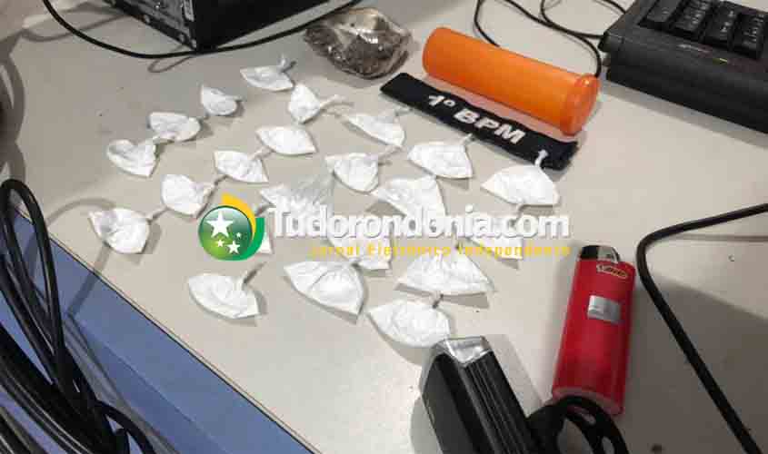 Adolescente é detido com várias porções de maconha e cocaína