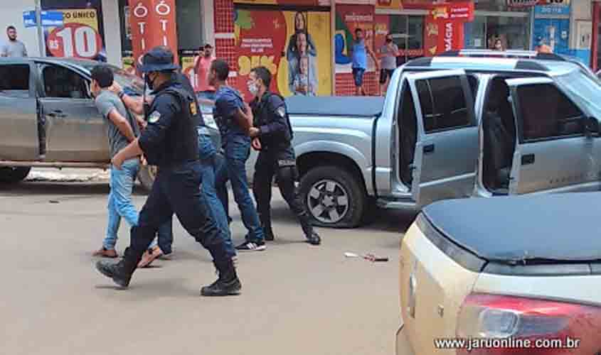 Pintor reage a assalto e é morto na frente da esposa por três bandidos armados