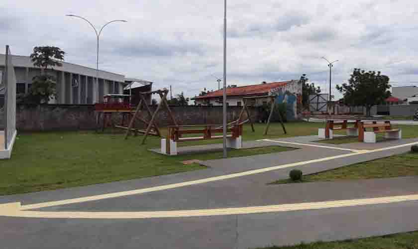 Praça pública em Nova Brasilândia d’Oeste é reformada e garante maior conforto à população