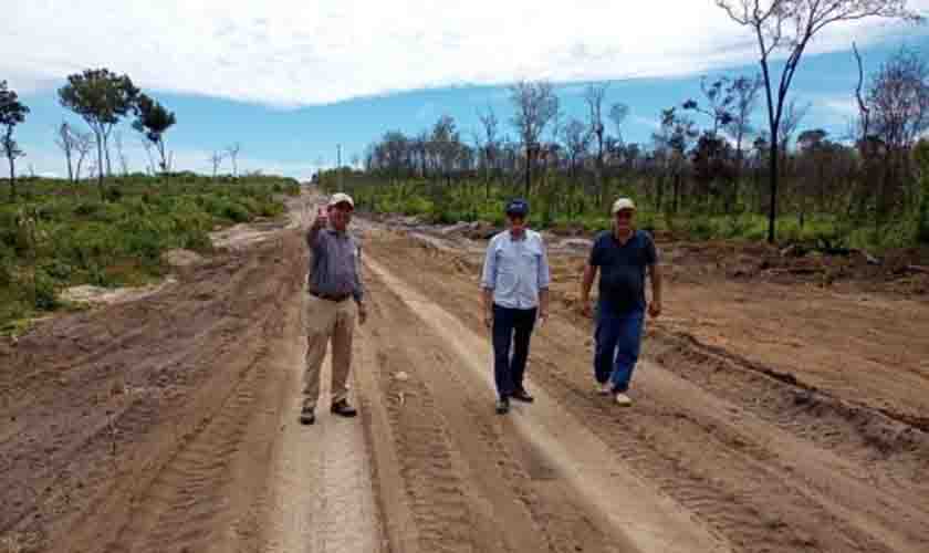 Região da Lagoa Azul em Vilhena recebe trabalhos da Secretaria Municipal de Obras