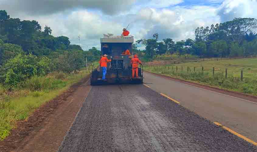 Governo de RO executa 37 quilômetros de microrrevestimento na RO-370