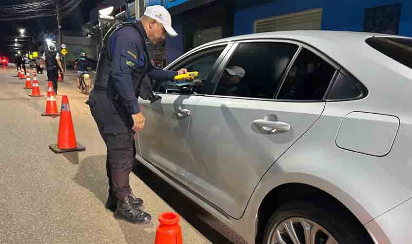 Consequências de dirigir sob efeito do álcool são alertadas pelo Detran-RO durante operação