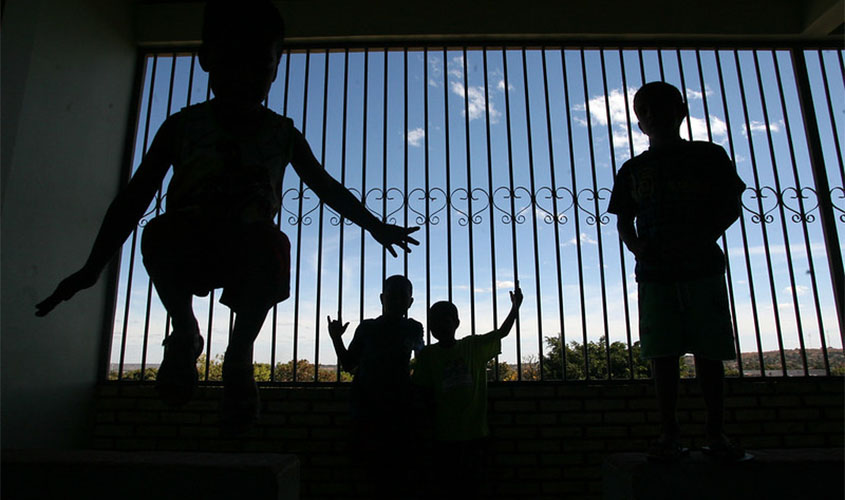 Varas de Infância e Juventude devem reavaliar acolhimento em abril