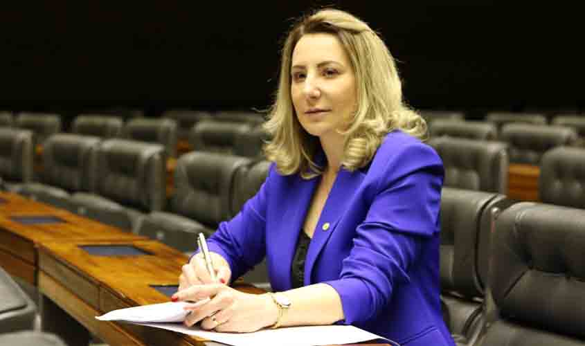 Jaqueline Cassol solicita 'Kit Intubação' e Leitos de UTIs para atender os hospitais de Rondônia