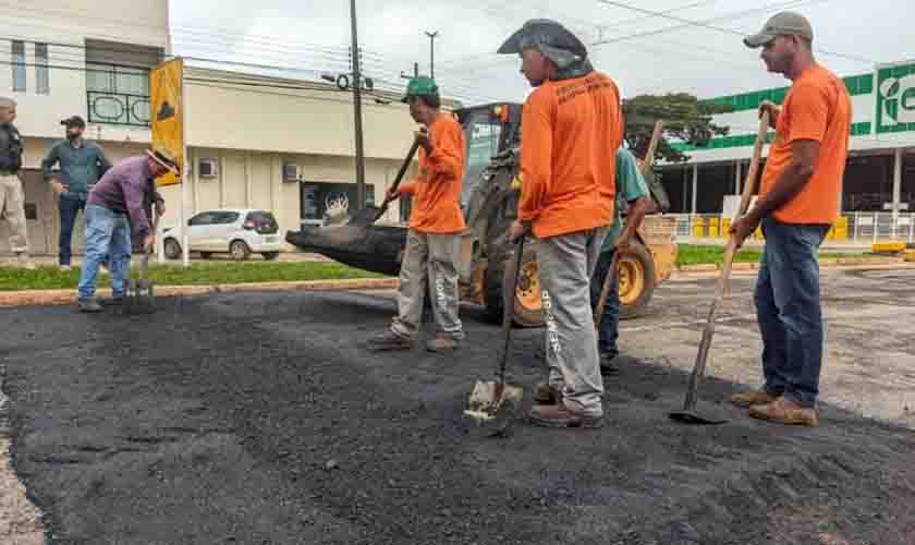 Após autorização federal, Prefeitura instala lombadas na BR-174 e libera cruzamento da avenida Tancredo Neves