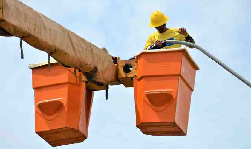 Prefeitura realiza manutenção em pontos de iluminação pública de Ariquemes