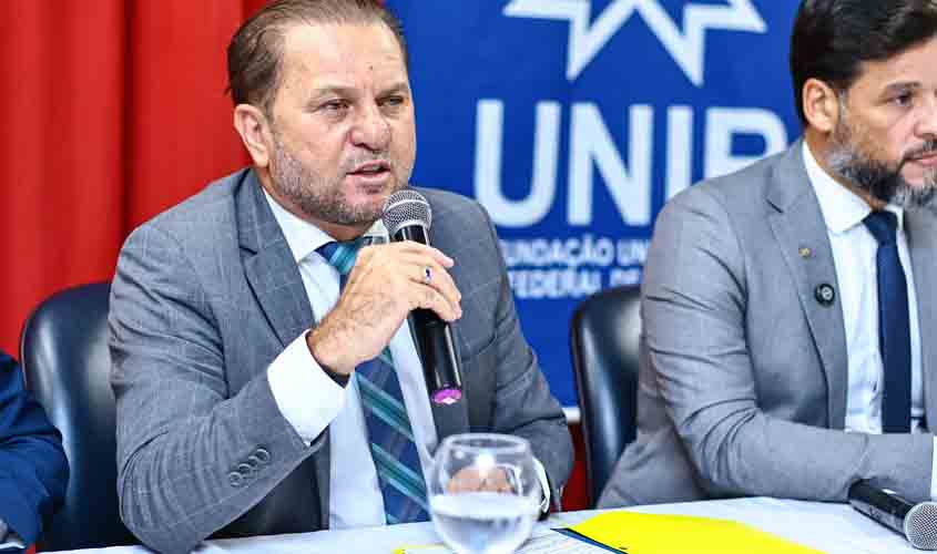 Cirone Deiró se posiciona contra privatização do SAAE