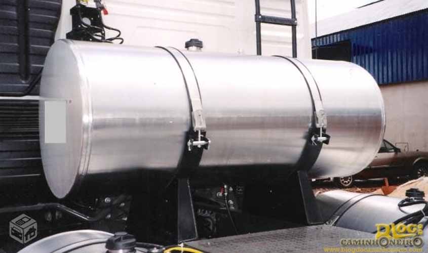 Motorista de caminhão com tanque reserva tem direito a adicional de periculosidade