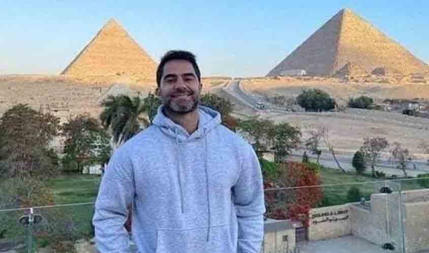 Médico bolsonarista chora em vídeo antes de ser preso por assediar mulher no Egito