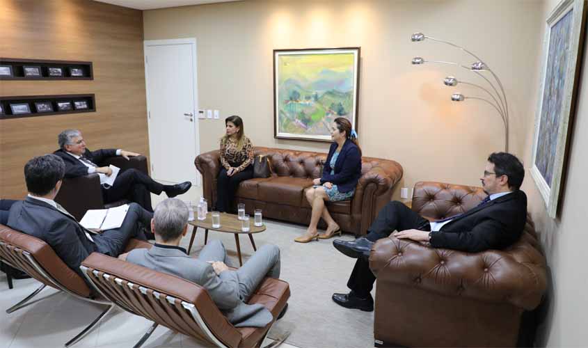 Corregedora do TRF1 visita TJRO para conhecer plataforma Sinapses