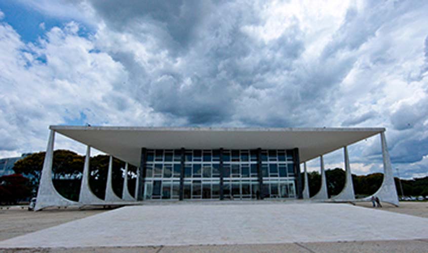 STF cassa reconhecimento de vínculo de emprego de advogada contratada como autônoma