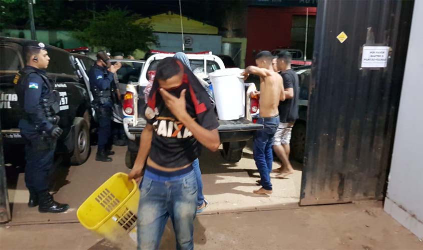 Polícia prende bando durante furto em duas lojas na zona Leste