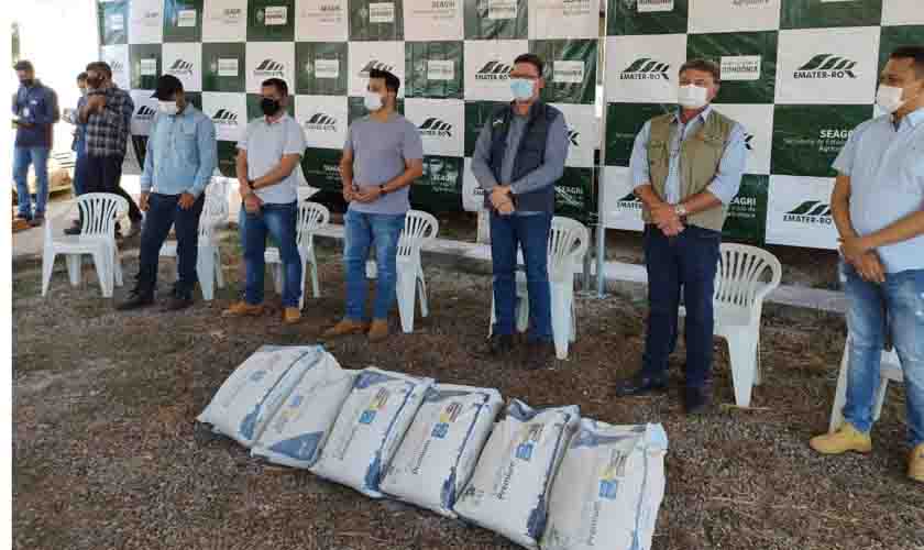 Governo de Rondônia garante calcário para agricultores da região do baixo Madeira; entrega iniciou por São Carlos