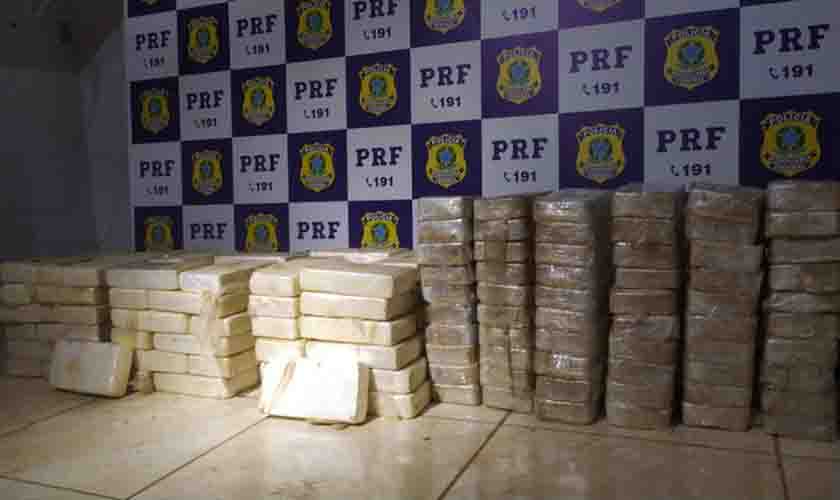 Em Presidente Médici/RO, PRF detém caminhoneiro por tráfico de cocaína