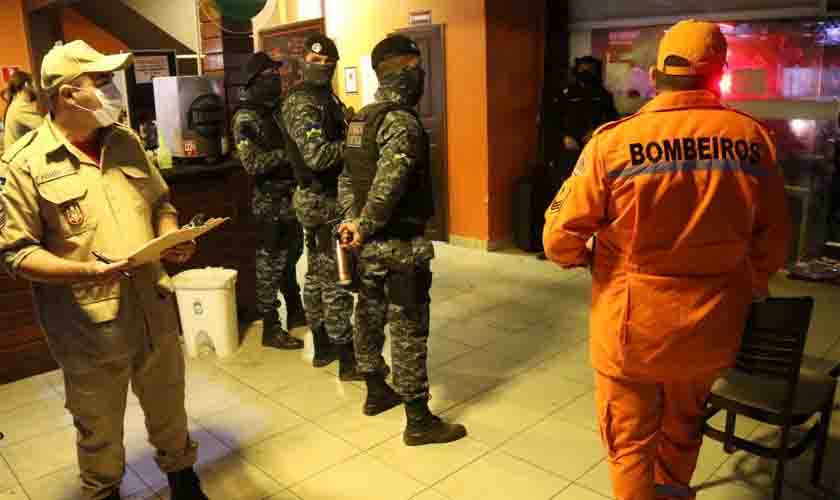 Equipes da “Operação Prevenção” flagram aglomeração e consumo de bebida alcoólica fora do horário permitido