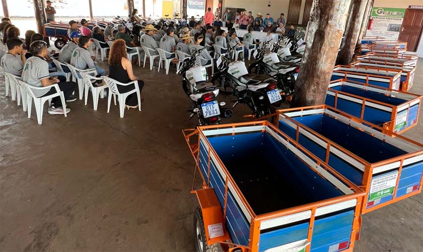 Deputado Laerte Gomes entrega motocicletas para atenderem associações rurais de São Francisco do Guaporé