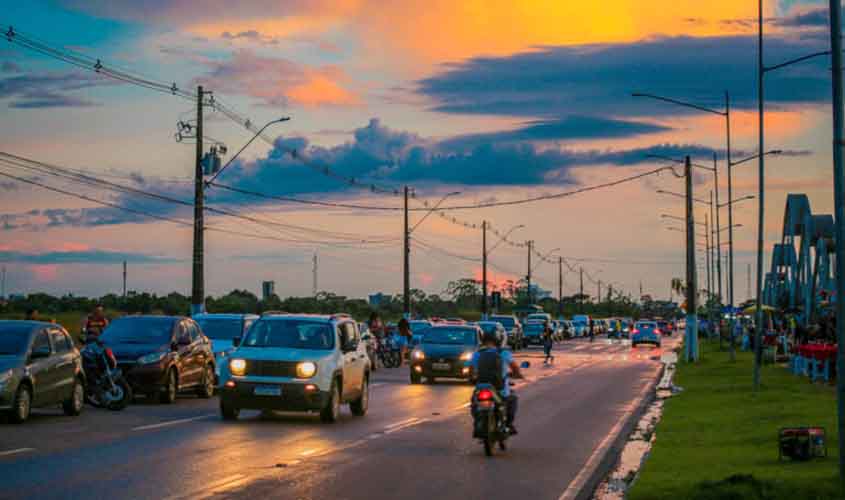 Prazo para licenciamento de veículos com placa final 7 encerra nesta quinta-feira, 31