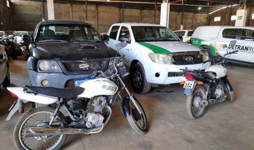 Governo de RO fortalece municipalismo com doação de veículos do Detran-RO para Guajará-Mirim