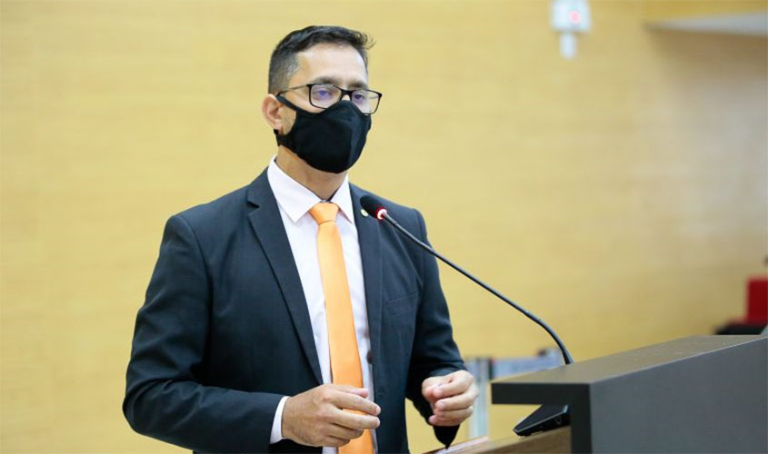 Deputado Anderson indica criação do Auxilio de Inclusão Digital a alunos de baixa renda durante suspensão de aulas presenciais