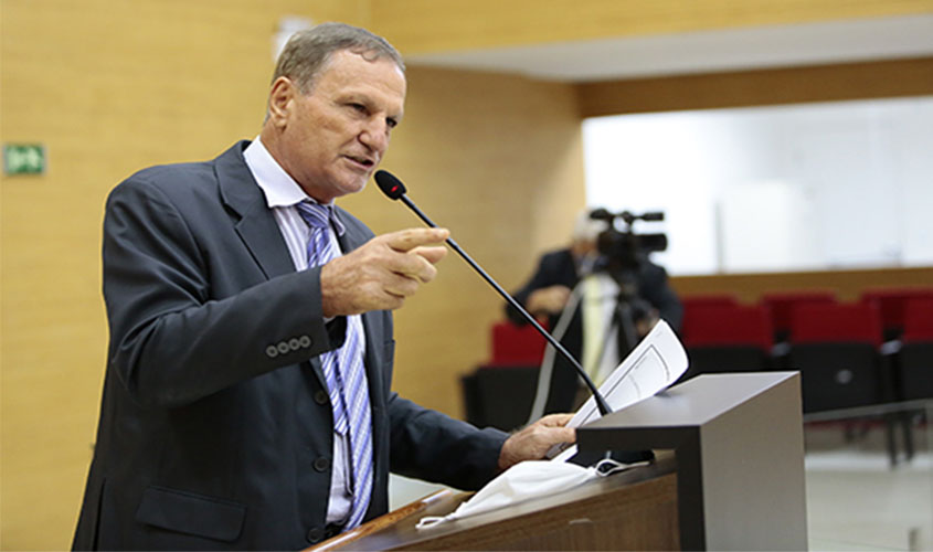 Follador faz homenagem aos 49 anos da Emater, destacando seu legado