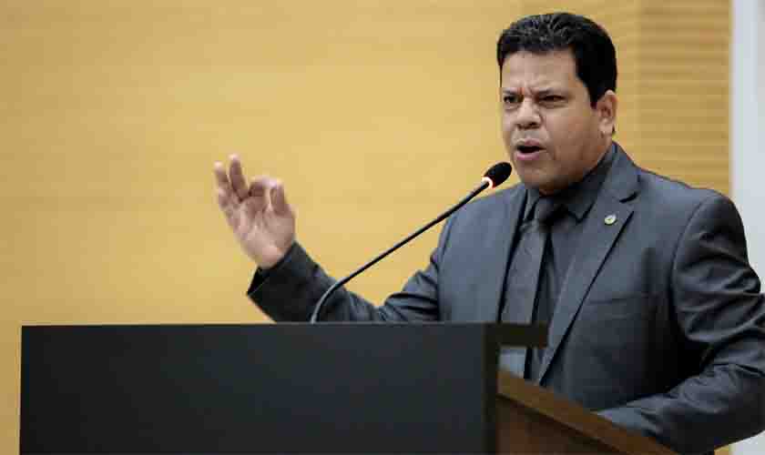 Deputado Jair Montes requer ao Governo informações referentes a intervenção no sistema de tratamento de água em Guajará-Mirim e outros municípios