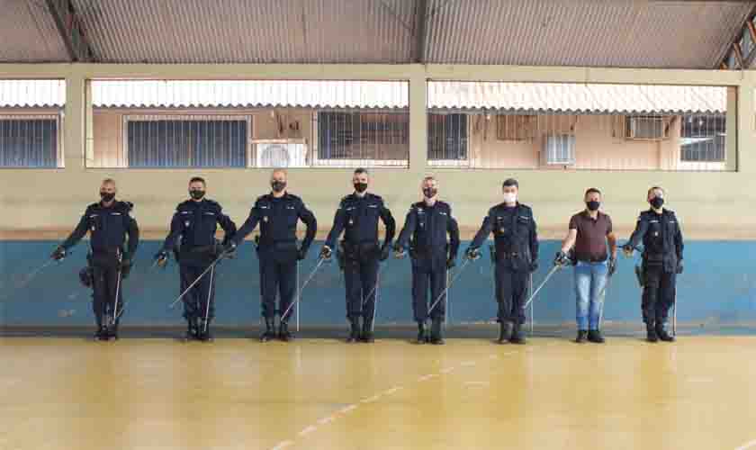 Oficiais recebem treinamento no 10º Batalhão de Polícia Militar
