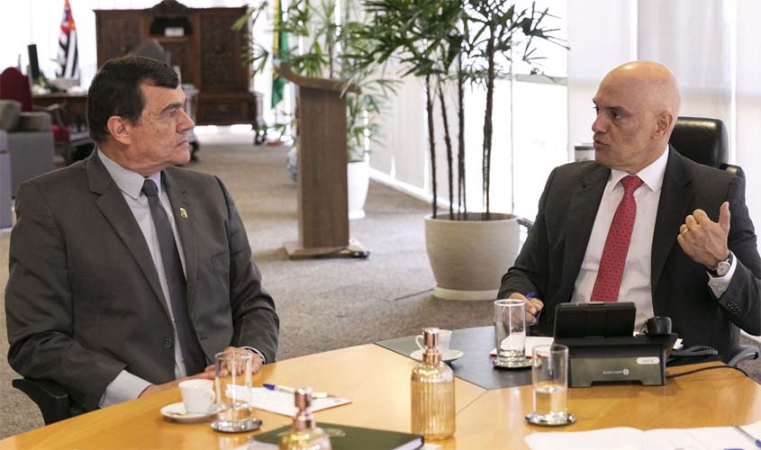 Em reunião com Defesa, TSE admite teste nas urnas com eleitores reais