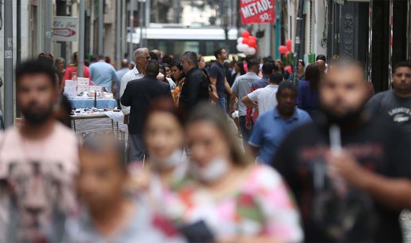 Covid-19: Brasil registra 114 mortes e 15,8 mil casos em 24h