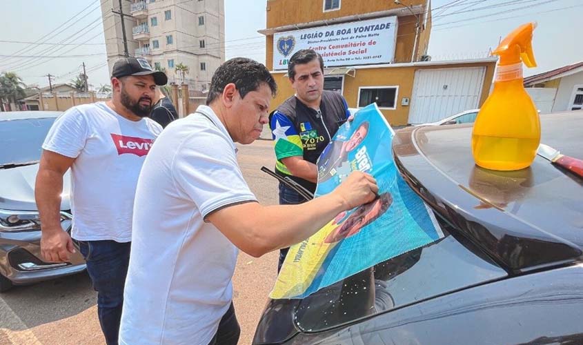 Jair Montes e Breno Mendes realizam novo adesivaço em Porto Velho