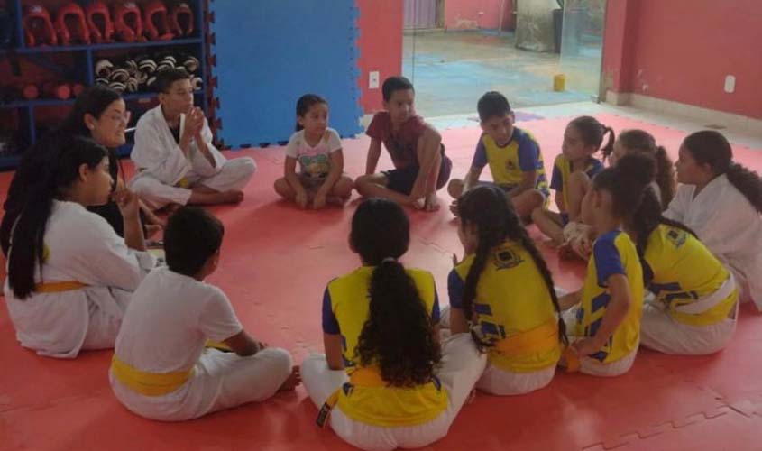 Roda de conversa conscientiza alunos sobre o bullying, ansiedade e medo