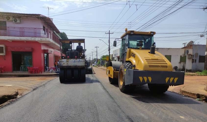 Rua Geraldo Siqueira, na zona Sul, recebe recapeamento
