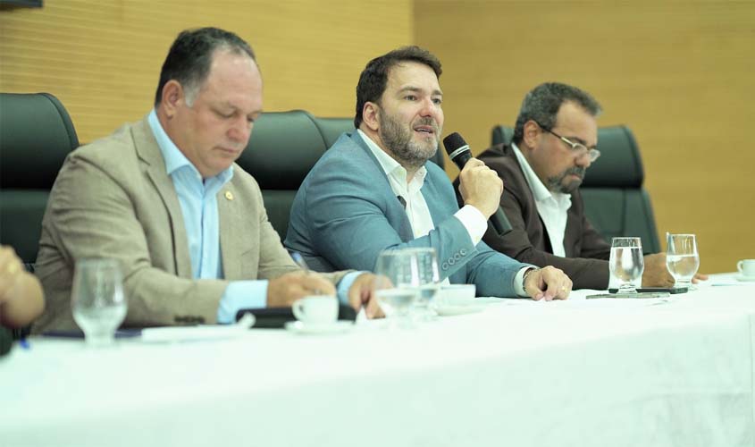 Deputado Alex Redano preside reunião técnica com garimpeiros de Rondônia