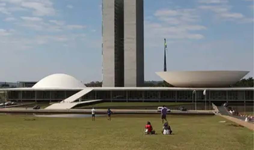 Congresso analisa escala 6x1 e taxa das blusinhas