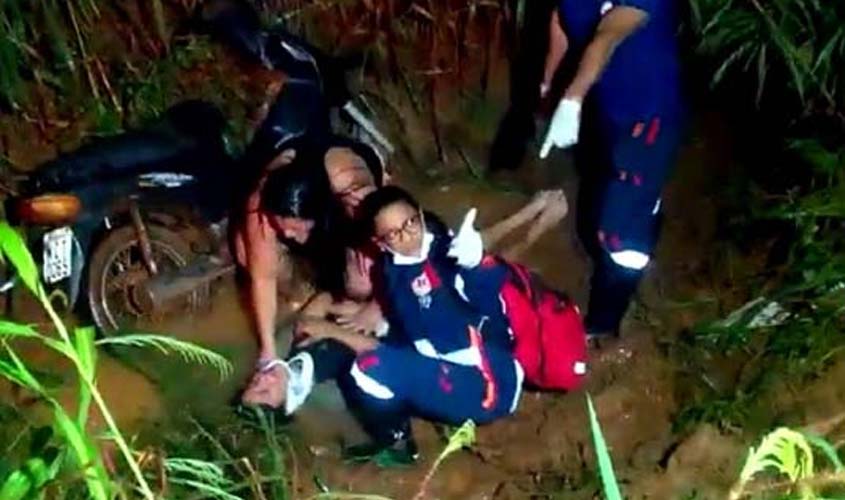 Mulher fica gravemente ferida após cair em vala na Zona Sul da capital