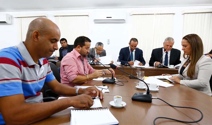 Comissão de Agropecuária ouve representantes da Emater sobre Proleite