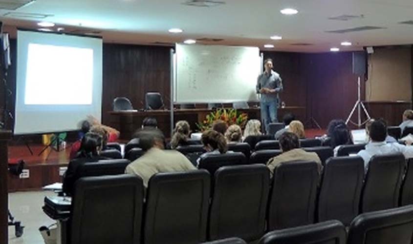 Cálculos Judiciais Avançados é tema de formação realizada pela Emeron